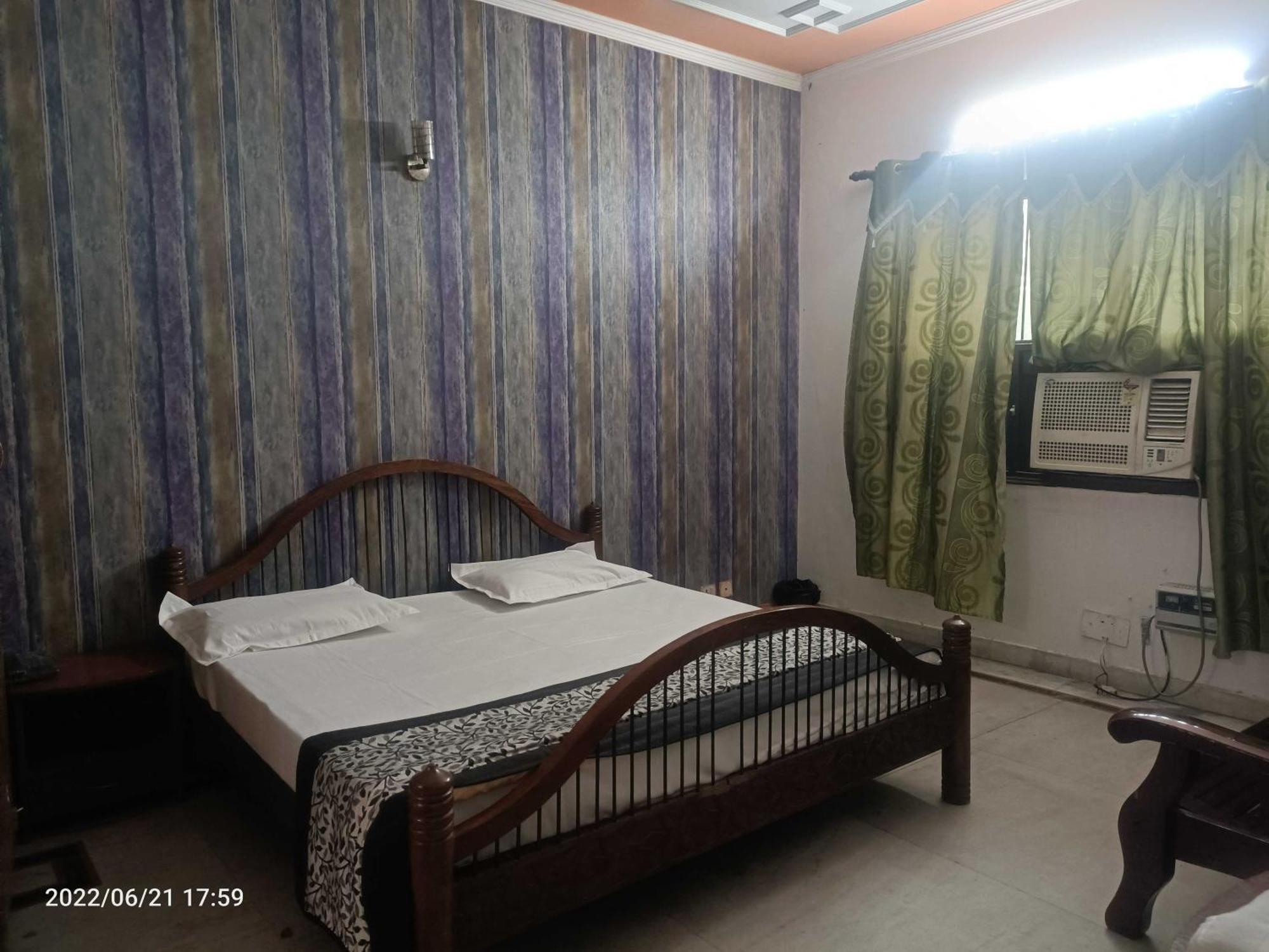 Oyo Metro View Residency Near Snow World Hotel Noida Exterior foto