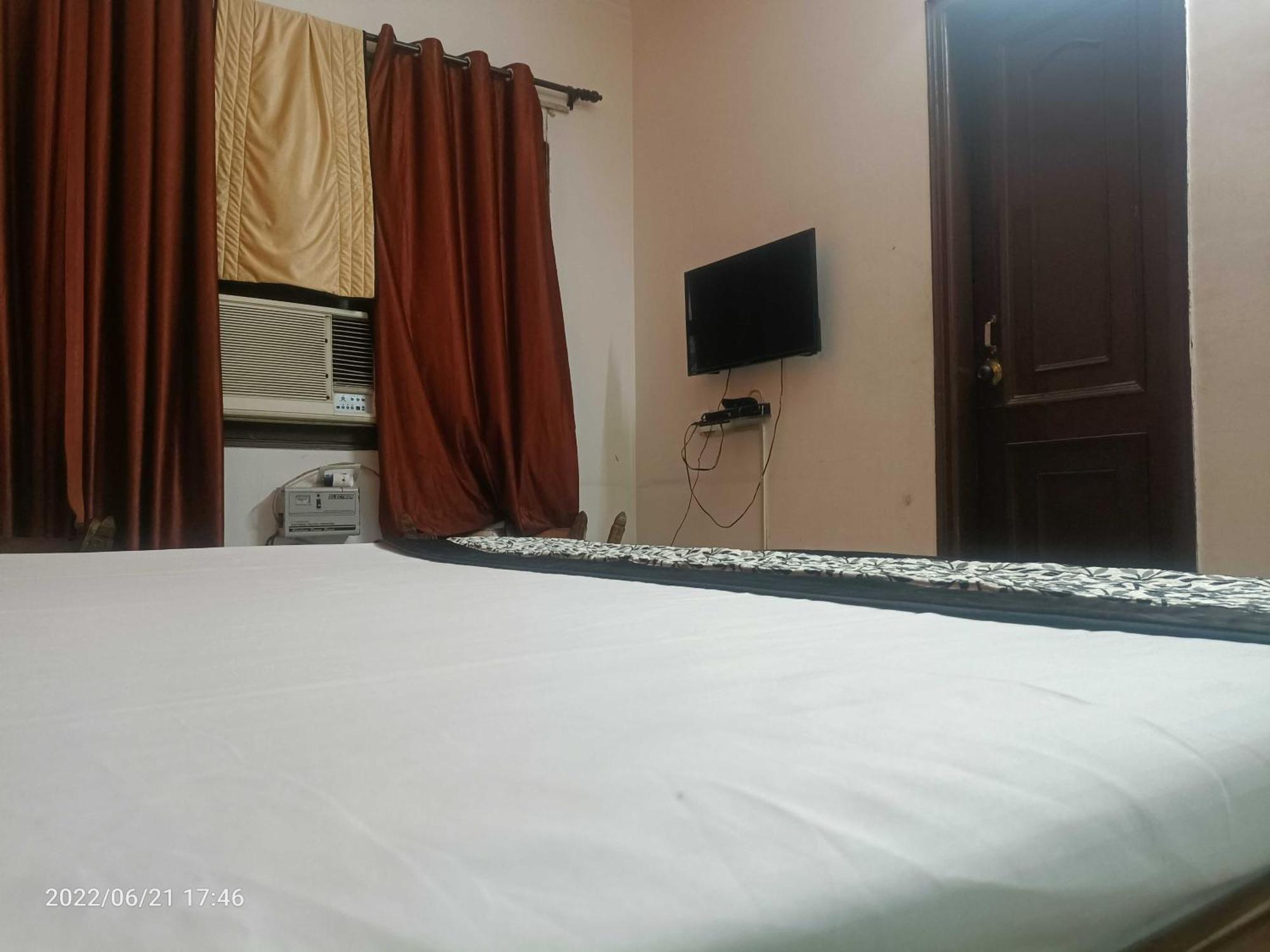 Oyo Metro View Residency Near Snow World Hotel Noida Exterior foto